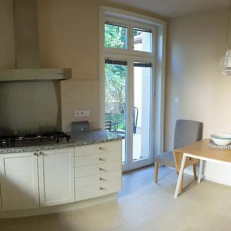 Rentapartments - Garden De Luxe Lägenhet *