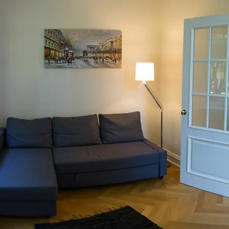 Rentapartments - Garden De Luxe Lägenhet